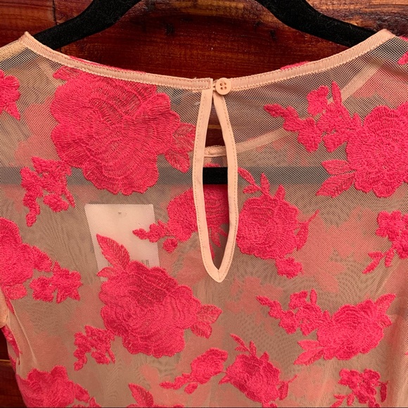 NWT mid length pink embroidery flower sheer lace top. Size S - Picture 5 of 6